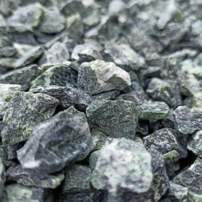 Grys Zielony Serpentynit kamień Głaz Kora Kamienna Marianna
