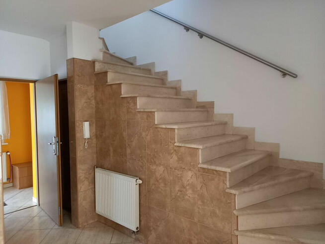 234m2 szeregowiec 5 pokoi, piwnica, garaż