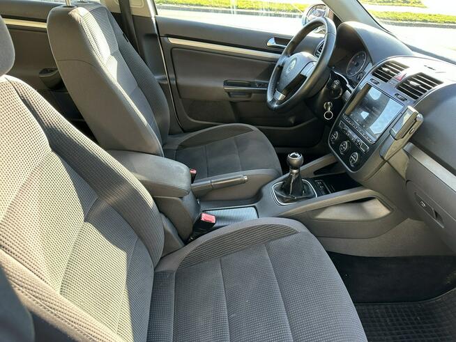 Volkswagen Golf 1,9 TDi,CLIMAtronic,nawigacja, podg. fotele, hak,parktronik, z Niemiec