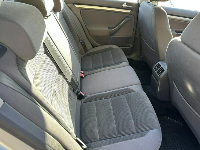 Volkswagen Golf 1,9 TDi,CLIMAtronic,nawigacja, podg. fotele, hak,parktronik, z Niemiec