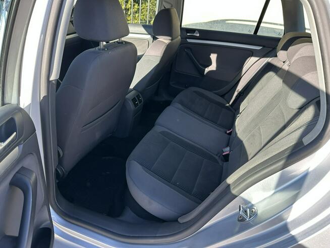Volkswagen Golf 1,9 TDi,CLIMAtronic,nawigacja, podg. fotele, hak,parktronik, z Niemiec