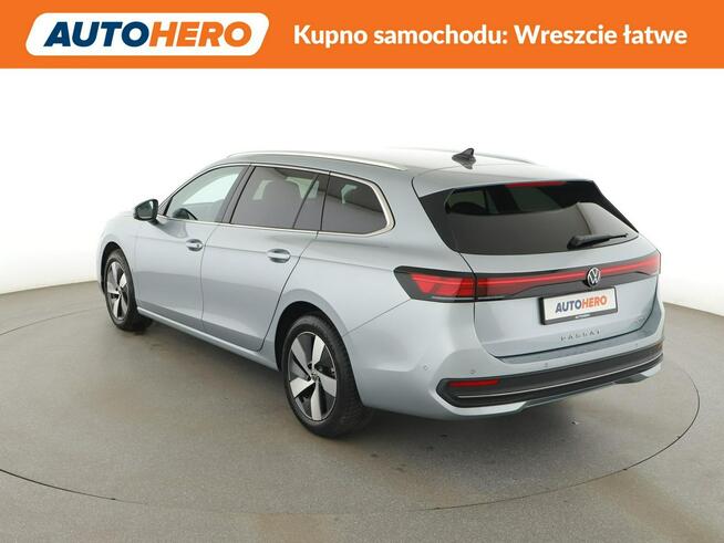 Volkswagen Passat Variant mHEV DSG full LED virtual cocpit navi grzane fotele kamery i czujniki