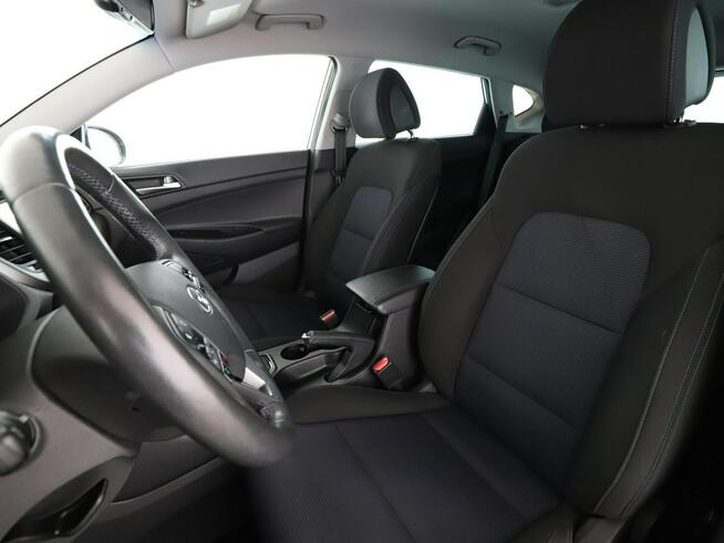 Hyundai Tucson automat 4x4 navi klima auto grzane fotele kamera i czujniki parkowania