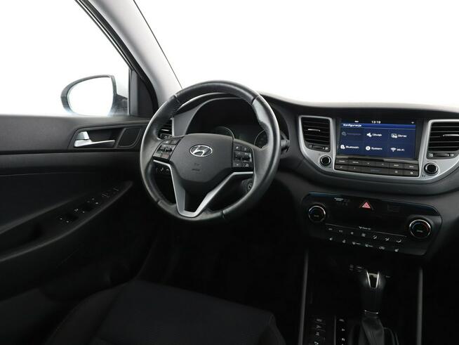 Hyundai Tucson automat 4x4 navi klima auto grzane fotele kamera i czujniki parkowania