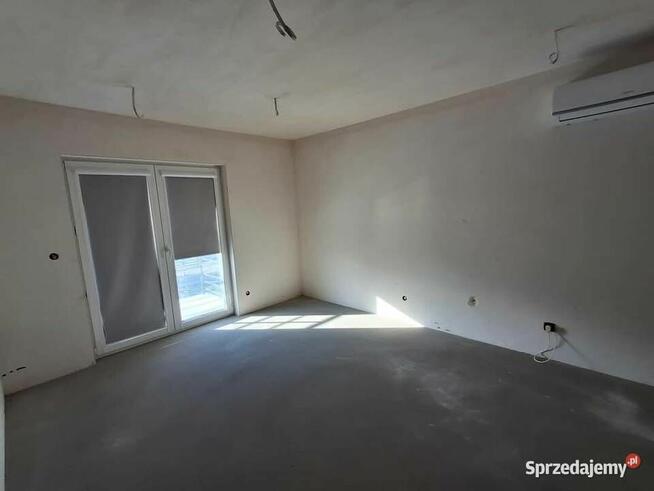 Bezczynszowy Apartament 3 Pokoje +Klima + Strych Parking