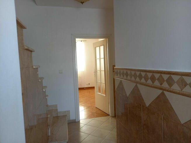 234m2 szeregowiec 5 pokoi, piwnica, garaż