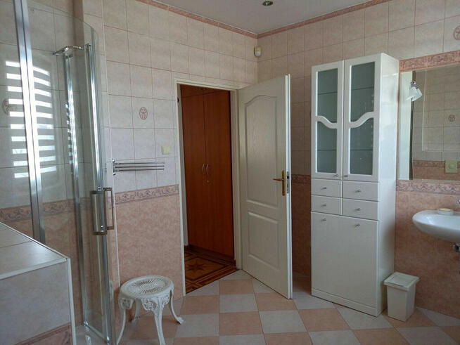 234m2 szeregowiec 5 pokoi, piwnica, garaż