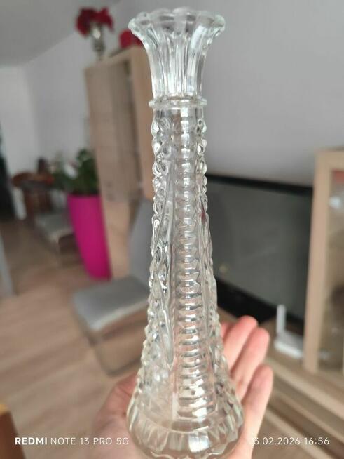 Zestaw wazonów z kryształu.