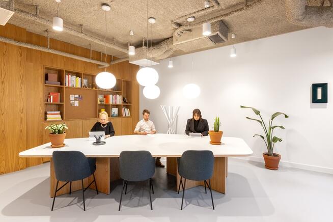 Znajdź własne biurko w Spaces Fabryka Kart