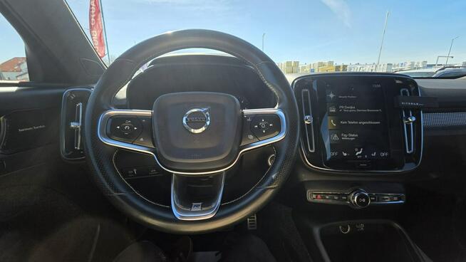 Volvo XC 40 biała perła R design AWD