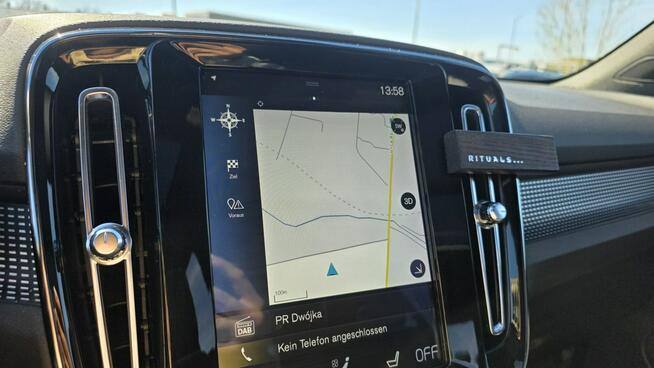 Volvo XC 40 biała perła R design AWD