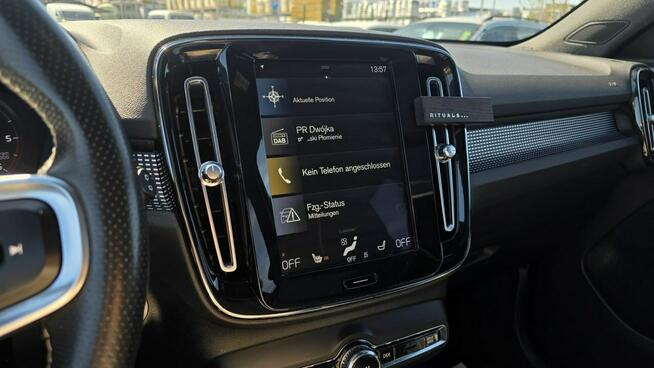 Volvo XC 40 biała perła R design AWD