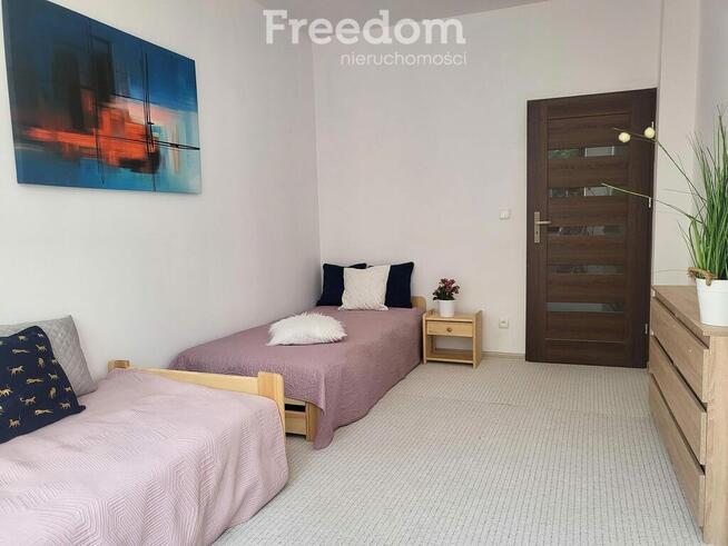 Ostatni apartament nad jeziorem w otoczeniu lasów.