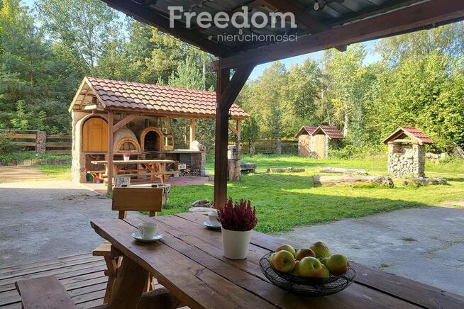 Ostatni apartament nad jeziorem w otoczeniu lasów.