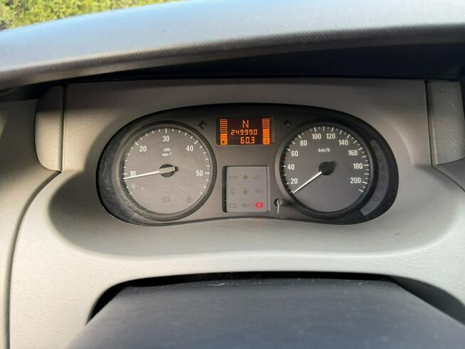 Opel Vivaro 2.5CDTI Automat Long Dubel Dźwig Żuraw L2H1 Klima Navi Hak