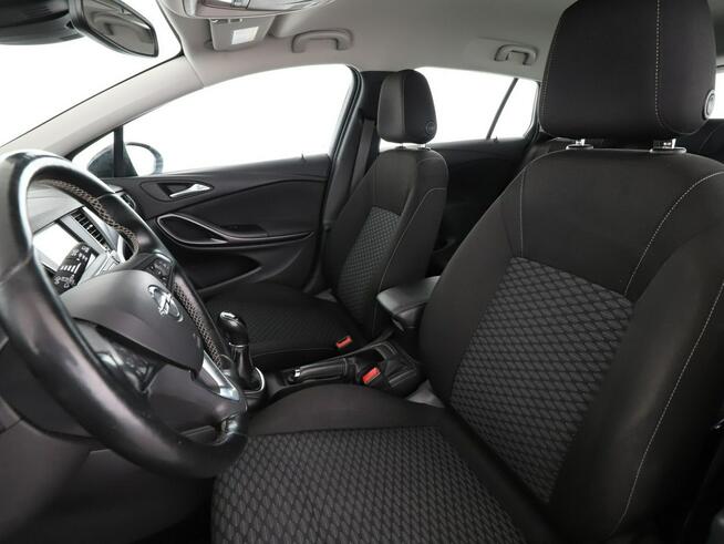 Opel Astra niski przebieg PDC grzane fotele+kier. klima-auto.
