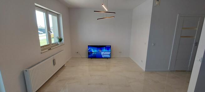 Nowoczesna kawalerka z ogrodowym tarasem i miejscem postojow