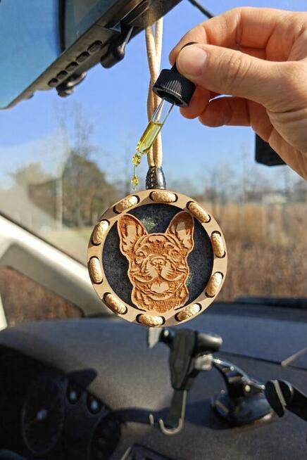 Drewniany dyfuzor zapachowy do auta – personalizowany, wielo