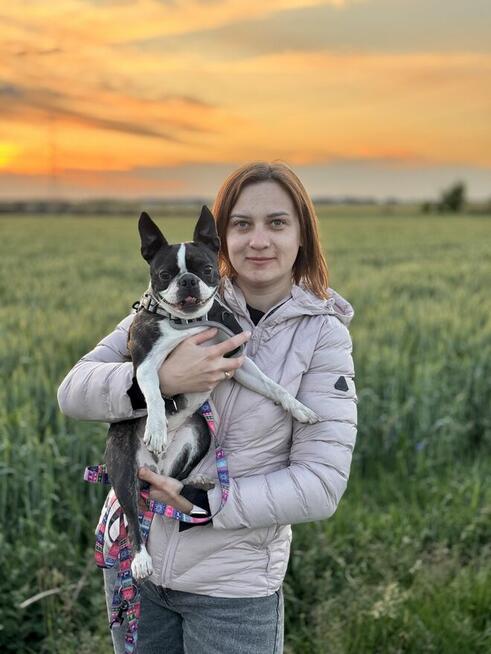Pies ciągnie na smyczy / szczeka / nie słucha? Pomogę