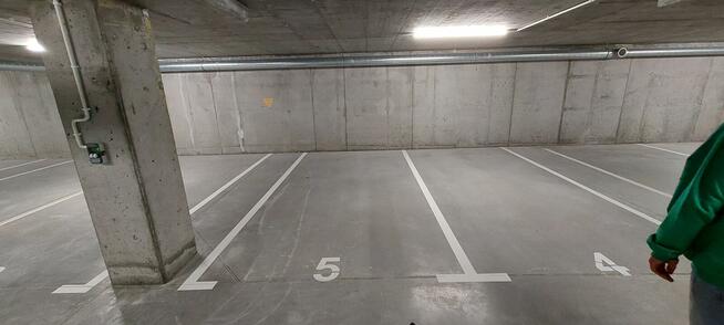 Nowoczesna kawalerka z ogrodowym tarasem i miejscem postojow