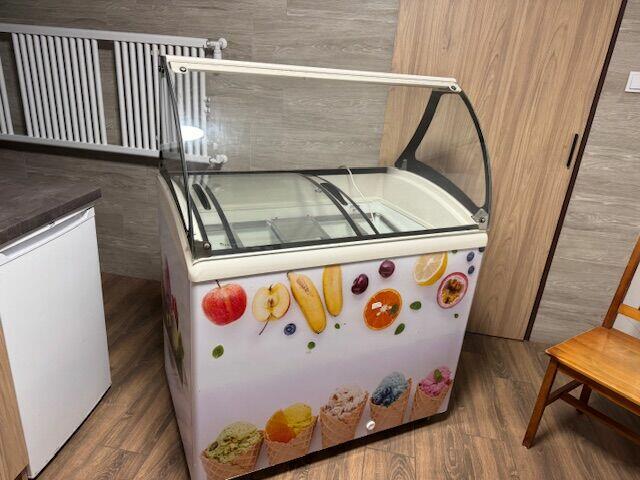 Witryna na lody gałkowe 7 kuwet