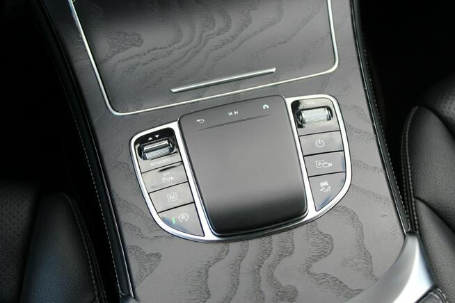 Mercedes GLC 300 AMG Panorama 258KM Kamera-360° LED Tempomat Skóra Ambient
