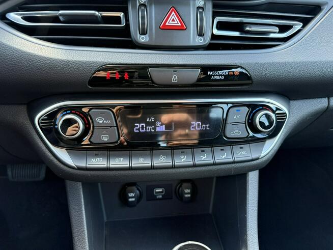 Hyundai i30 Fastback 1.5 T-GDi 7DCT 48V 160KM Smart Salon PL Serwis FV23%