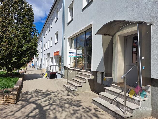 Lokal użytkowy w centrum - parter, witryna