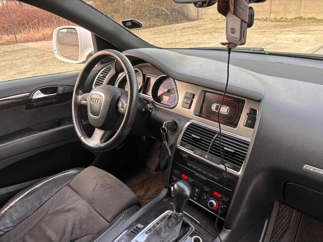 SAMOCHÓD AUDI Q7