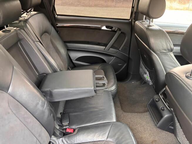 SAMOCHÓD AUDI Q7
