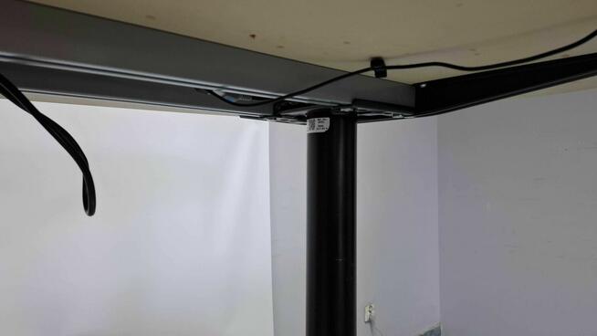 Biurko z el. reg. wysokości Kinnarps 180x80 buk naturalny
