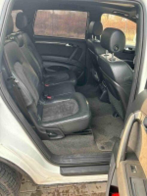 SAMOCHÓD AUDI Q7