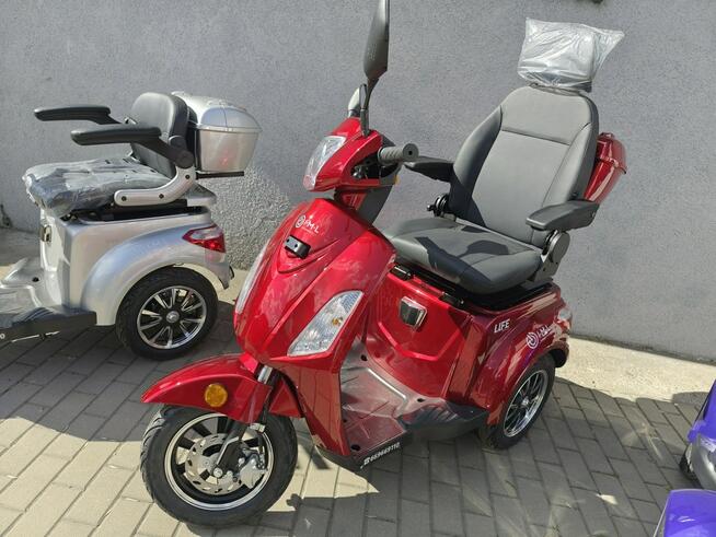 Iamelectric Life Elektryczne pojazdy bez prawa jazdy.