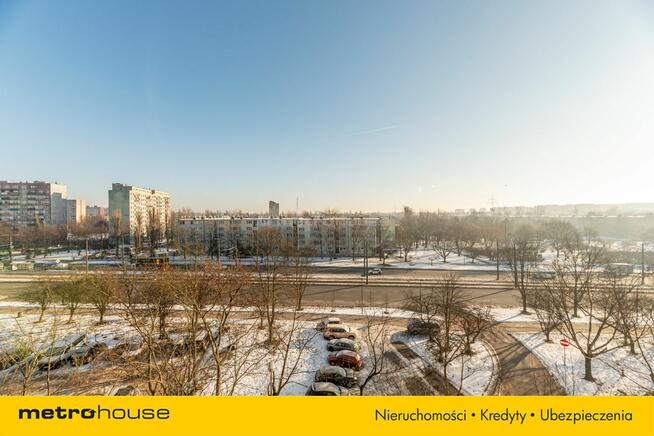 Trzy rozkładowe pokoje z kuchnią na blisko 52m2