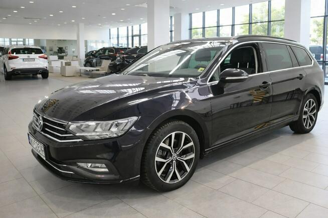 Volkswagen Passat Variant 2023 uszkodzone drzwi Salon Polska Bezwyadkowy 1Właściciel GW ASO