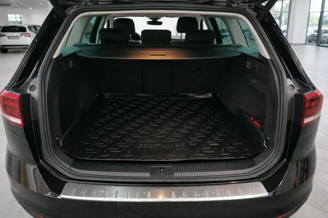 Volkswagen Passat Variant 2023 uszkodzone drzwi Salon Polska Bezwyadkowy 1Właściciel GW ASO