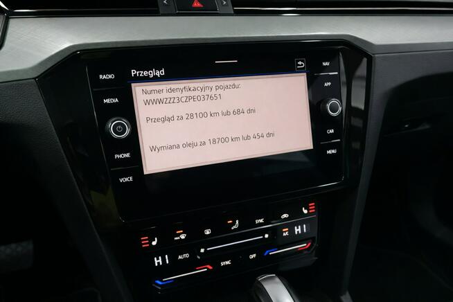 Volkswagen Passat Variant 2023 uszkodzone drzwi Salon Polska Bezwyadkowy 1Właściciel GW ASO