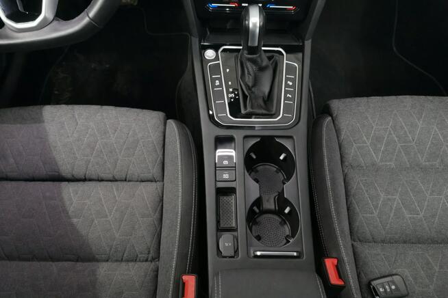 Volkswagen Passat Variant 2023 uszkodzone drzwi Salon Polska Bezwyadkowy 1Właściciel GW ASO