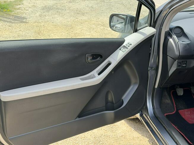 Toyota Yaris 1.3i*101PS*6*Biegowa*Klima*AUX*Metalik*2właściciel*Od*Nowości*Bez*Wkła