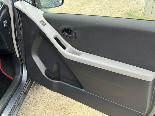 Toyota Yaris 1.3i*101PS*6*Biegowa*Klima*AUX*Metalik*2właściciel*Od*Nowości*Bez*Wkła