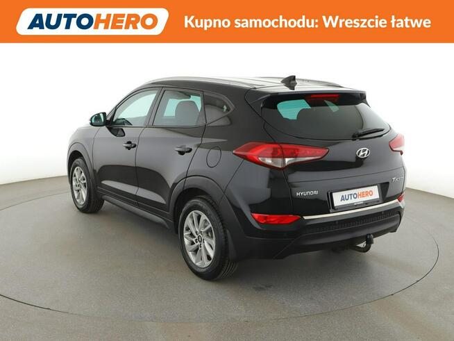 Hyundai Tucson klima auto navi grzane fotele kamera i czujniki parkowania hak