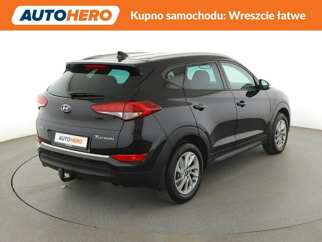 Hyundai Tucson klima auto navi grzane fotele kamera i czujniki parkowania hak