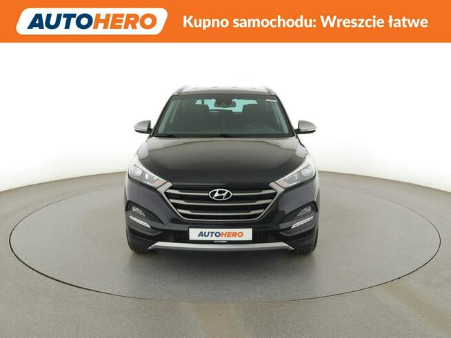 Hyundai Tucson klima auto navi grzane fotele kamera i czujniki parkowania hak