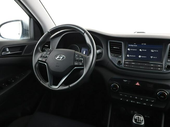 Hyundai Tucson klima auto navi grzane fotele kamera i czujniki parkowania hak