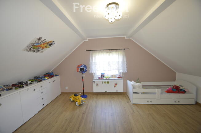 Dom jednorodzinny, 6 pokoi, garaż, 742 m2 działki