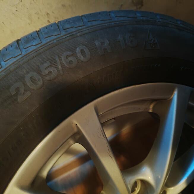 Sprzedam alufelgi 4szt rozstaw 5x120 R16