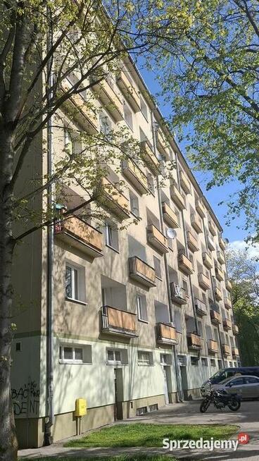 kawalerka 25m (2 pokoje), duży balkon, winda, os. Handlowe