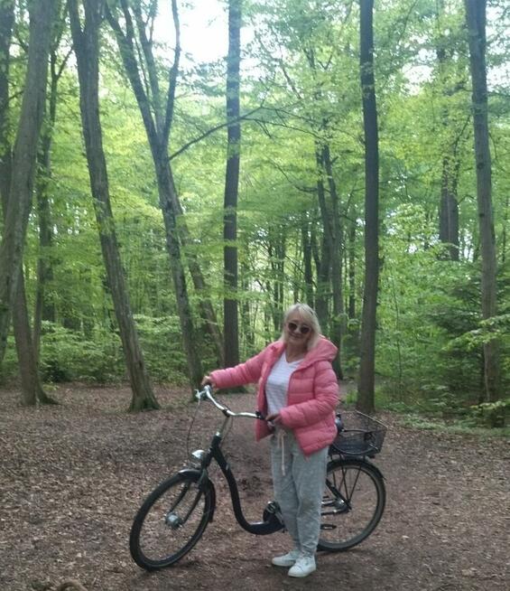 Dojrzała, pogodna ,gotowa na nowy rozdziałł.