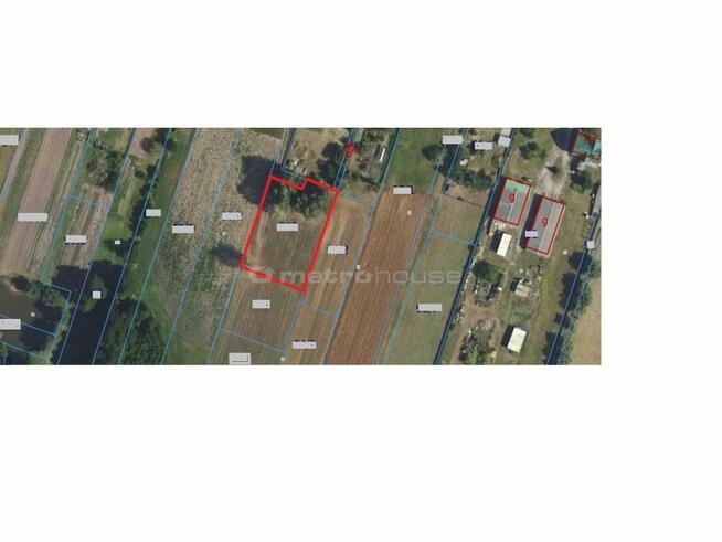 Działka budowlana kształcie kwadratu pow 1 57m².