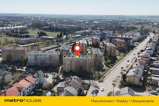 50,3 m2 2 pokoje, balkon. Blisko sklepy.